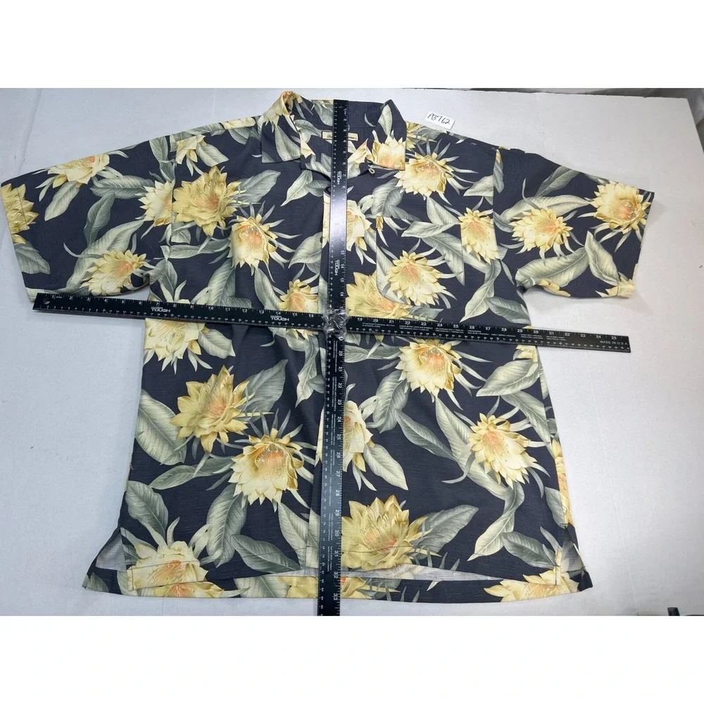 Tommy‎ Bahama Hawaiian shirt Men's size XL multicolor button-down short-sleeve